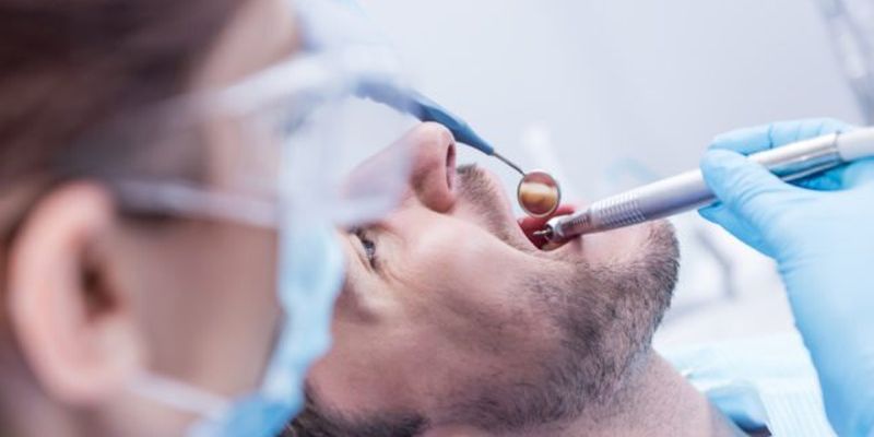 Вырвали зуб: в Виннице после визита к стоматологу умер мужчина