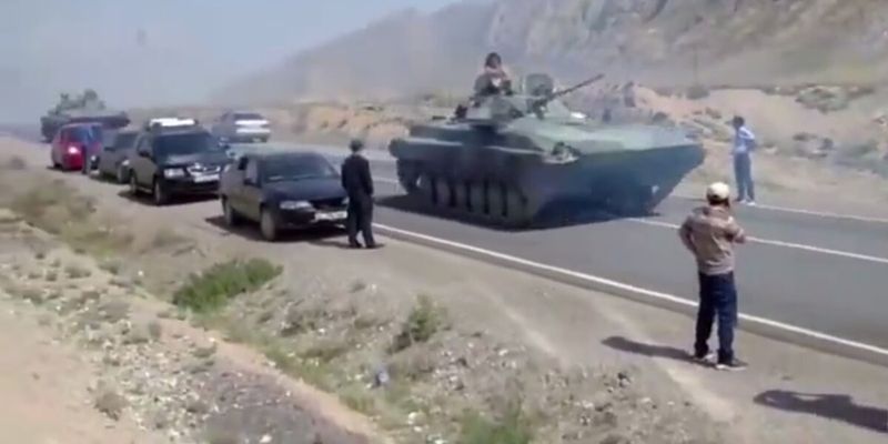 Киргизия и Таджикистан договорились прекратить огонь на границе