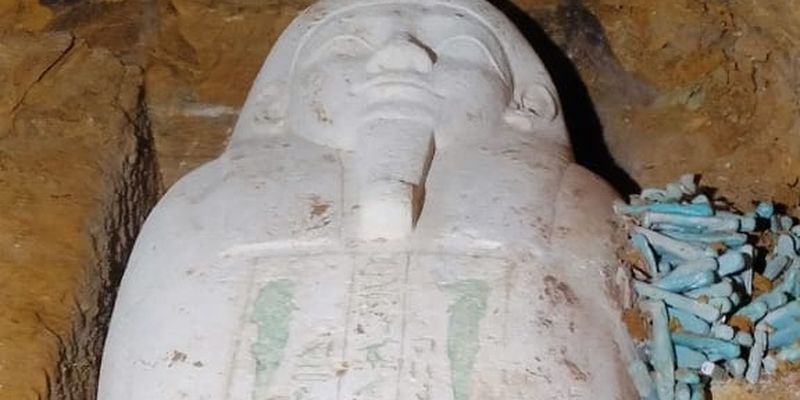 Археологи нашли в Египте саркофаг, которому 2 600 лет