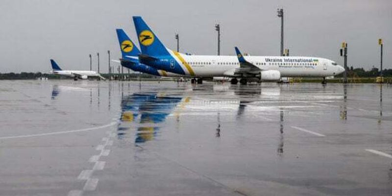 Один аэропорт и гражданские полеты: Сибига о возобновлении авиасообщения в Украине