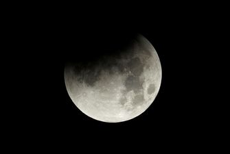 Хіміки навчилися видобувати кисень з місячного пилу