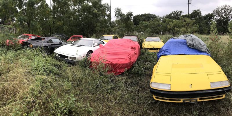 В Сеть попали фото заброшенных суперкаров Ferrari