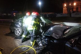 На Вінничині зіткнулись дві машини: рятувальники вирізали постраждалих