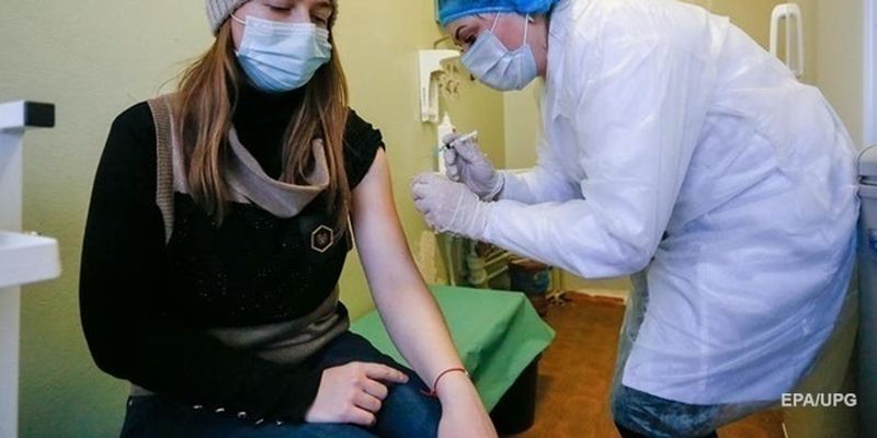Вакцинацию от COVID прошли еще 140 тысяч украинцев