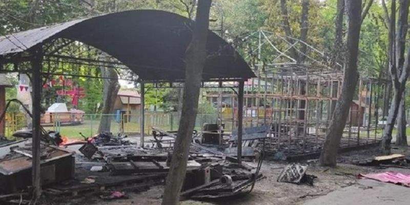 В Виннице пожар уничтожил детские аттракционы
