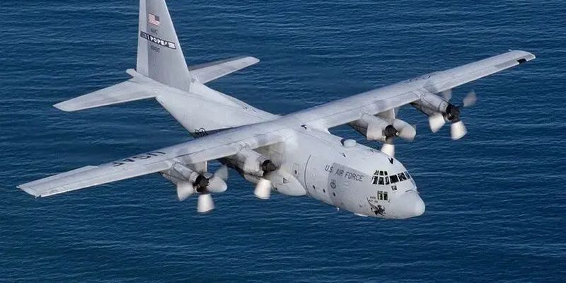 В Украину прилетели три тяжелых транспортных самолета ВВС США, Британии и Канады