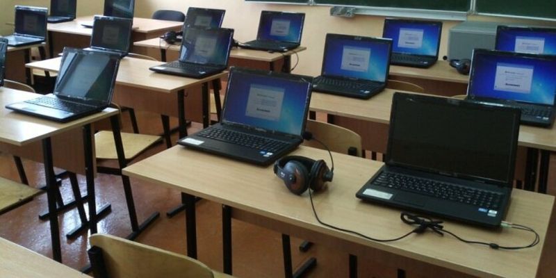 В Польше запустили программу подготовки украинских 11-классников к экзамену