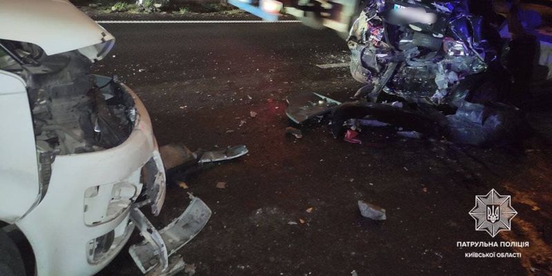 На трассе под Киевом в страшной аварии пострадали пять человек: фото и видео