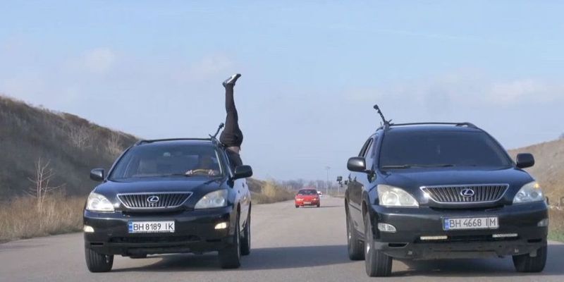 Круче Ван Дамма: Одесский каскадер, повторивший трюк, проехал на авто, стоя на руках