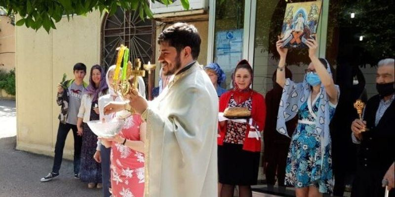 Священник УПЦ провел пасхальные богослужения для украинцев в Ливане