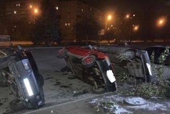 "Халк" проти припаркованих авто: у Кривому Розі хтось перевернув кілька автомобілів