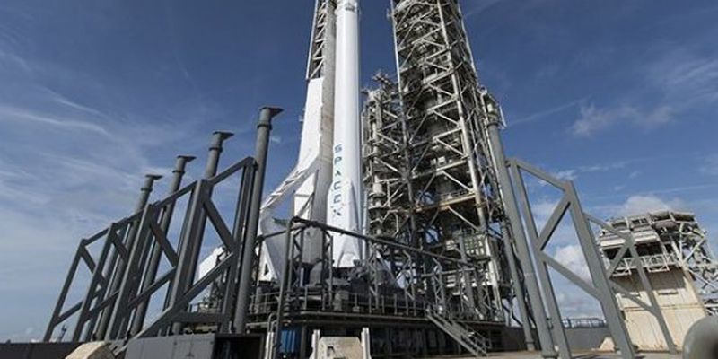 SpaceX вывел на орбиту еще 60 спутников для глобального интернета