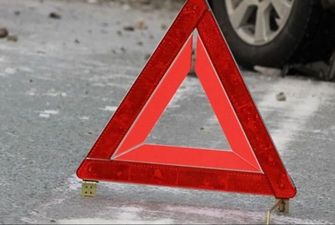Пассажира и водителя Opel госпитализировали: В Кременчуге легковушка столкнулась с грузовиком