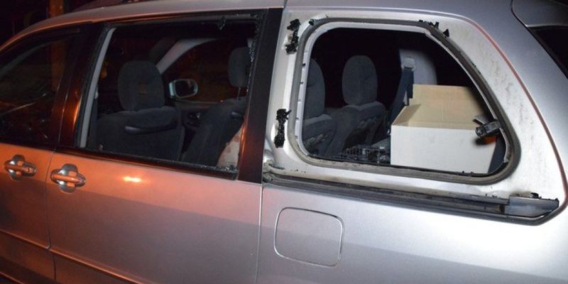 Пьяный житель Николаева разбил припаркованные авто