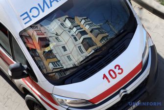У Києві 12-річна дівчинка випала з вікна багатоповерхівки