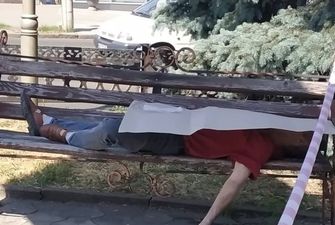 В центре Николаева на скамейке нашли труп мужчины