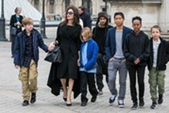 Дети Анджелины Джоли и Брэда Питта нарушают карантин