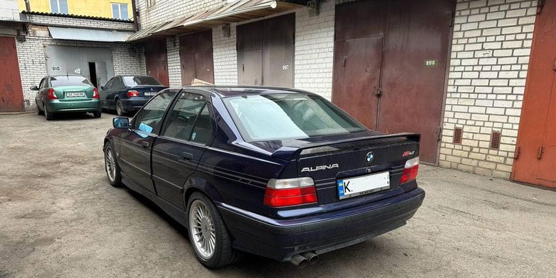 Таких всего 93: в Украине обнаружили эксклюзивный седан BMW Alpina B8, который использовался как демо-кар