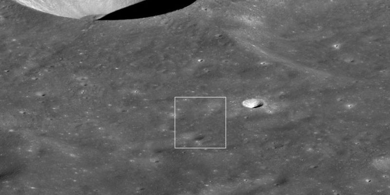 НЛО или что-то другое: аппарат NASA сфотографировал объект необычной формы над Луной