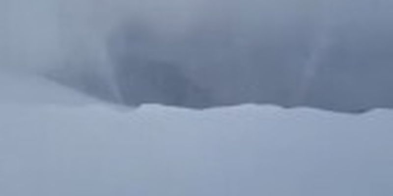 Рятувальники показали снігові фонтани у Карпатах