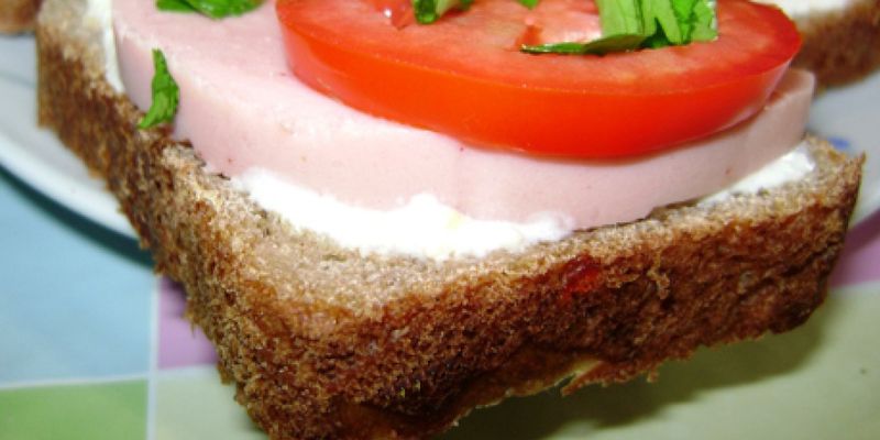Рецепт дня: «Ностальгические» бутерброды с колбасой