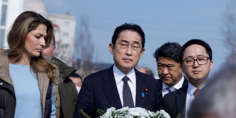 Рейтинг премьер-министра Японии после его визита в Киев и Бучу заметно вырос