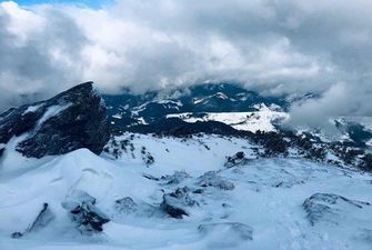 У Карпатах випало більше 1 метра снігу: казкові фото і відео засніжених гір