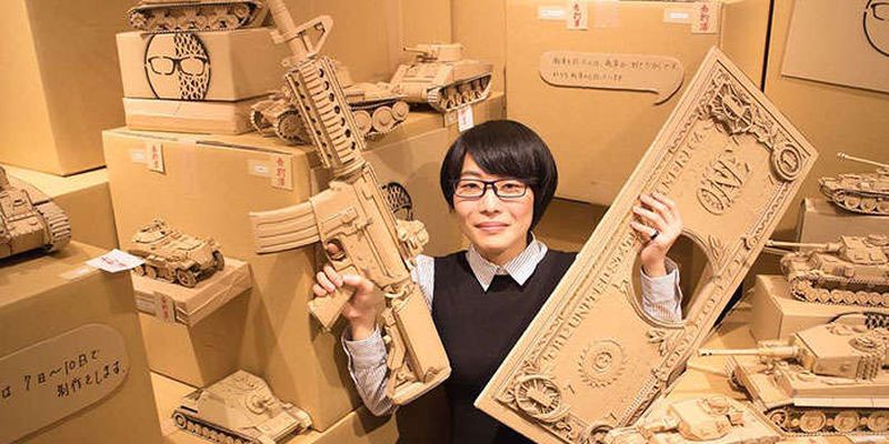 Японка творит невообразимые скульптуры из картона