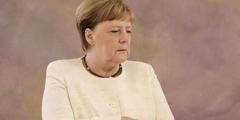 Очередной приступ? Меркель удивила поступком на публике: видео