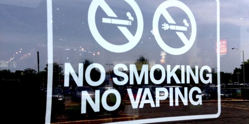 Индия также запретила "ароматные" электронные сигареты