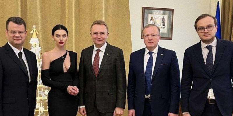 Кристина Тишкун впервые прокомментировала свое появление в откровенном платье в мэрии Львова