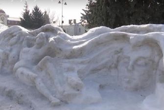 В Луцке из 50 тонн снега создали Лесю Украинку