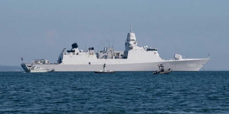 российские самолеты выполнили опасный маневр возле кораблей НАТО в Балтийском море