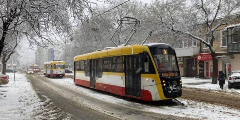 В Одессе из-за обледенения контактной сети остановились трамваи