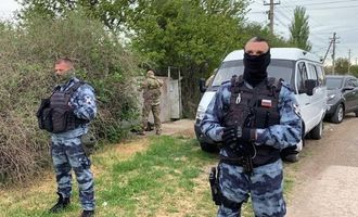 В Крыму силовики пришли с обысками к крымским татарам