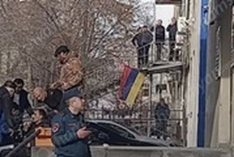 В Ереване возле отделения полиции раздался взрыв
