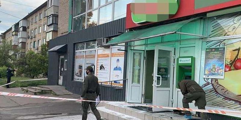 Підірвали банкомат і хотіли забрати 600 тис. грн: в Києві затримали серійних крадіїв
