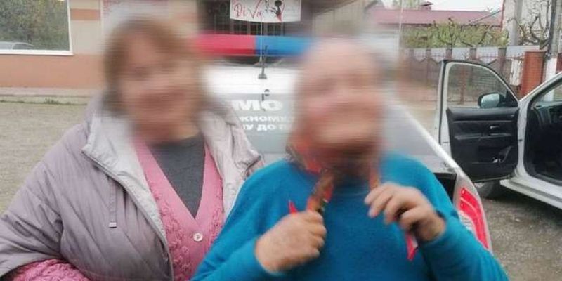Патрульні у Чернівцях повернули родичам жінку літнього віку, яка загубилась