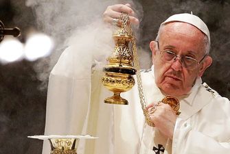 Папа Римський читає особливу молитву