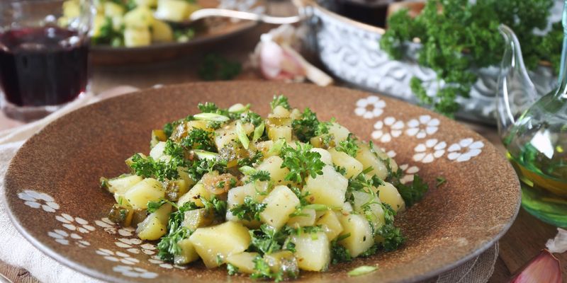 Картопля, огірки, горошок — і ви не будете голодним навіть у піст: фантастичний салат із "нічого"