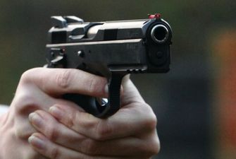 В Киеве мужчина стрелял по прохожим