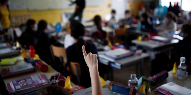 Заборона відвідувати школу учням без щеплень не порушує права на освіту - омбудсман