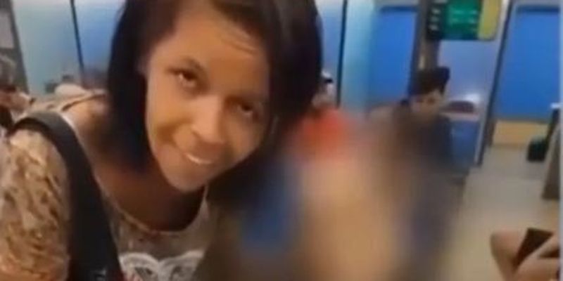 Женщина привезла мертвого мужчину в банк и пыталась взять на него кредит – відео