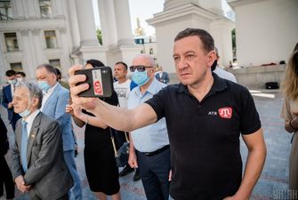 "Самки крепостных, хотящие продать в рабство детей": журналист "наехал" на украинок, которые не становятся на воинский учет