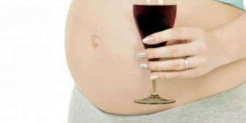 Супрун пояснила, чому не можна пити алкоголь під час вагітності