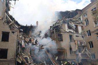 Окупанти вдарили по Херсону: ракета потрапила у житловий будинок