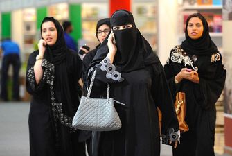 У Саудівській Аравії жінкам дозволили заходити в ресторани разом з чоловіками