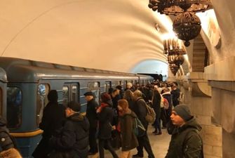 В Киеве возобновилось движение на синей ветке метро