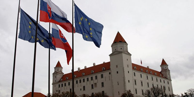 Президент Словакии позволила семерым добровольцам вступить в ряды ВСУ