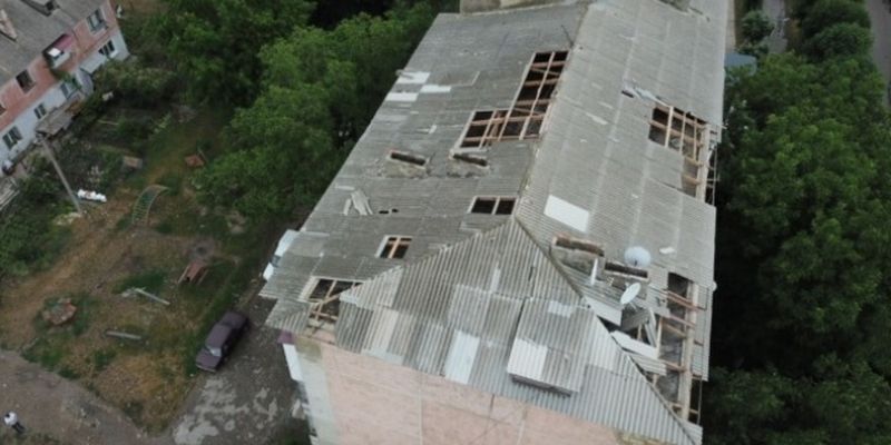 На Буковине ураган валил деревья и срывал крыши жилых построек